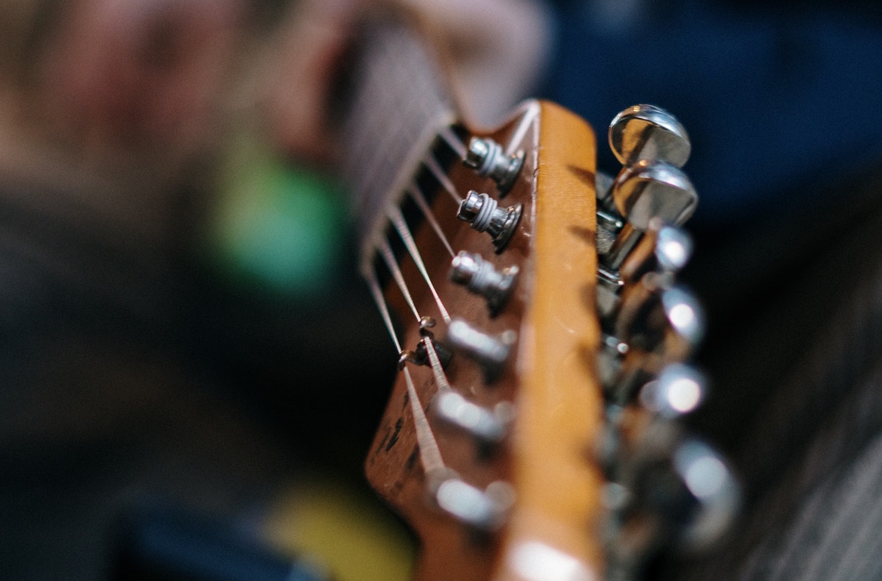 Close-up of the electric guitar neck on the topic: best electric guitar strings
