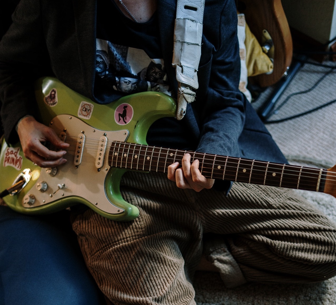 Stratocaster electric guitar and the best electric guitar strings in this article