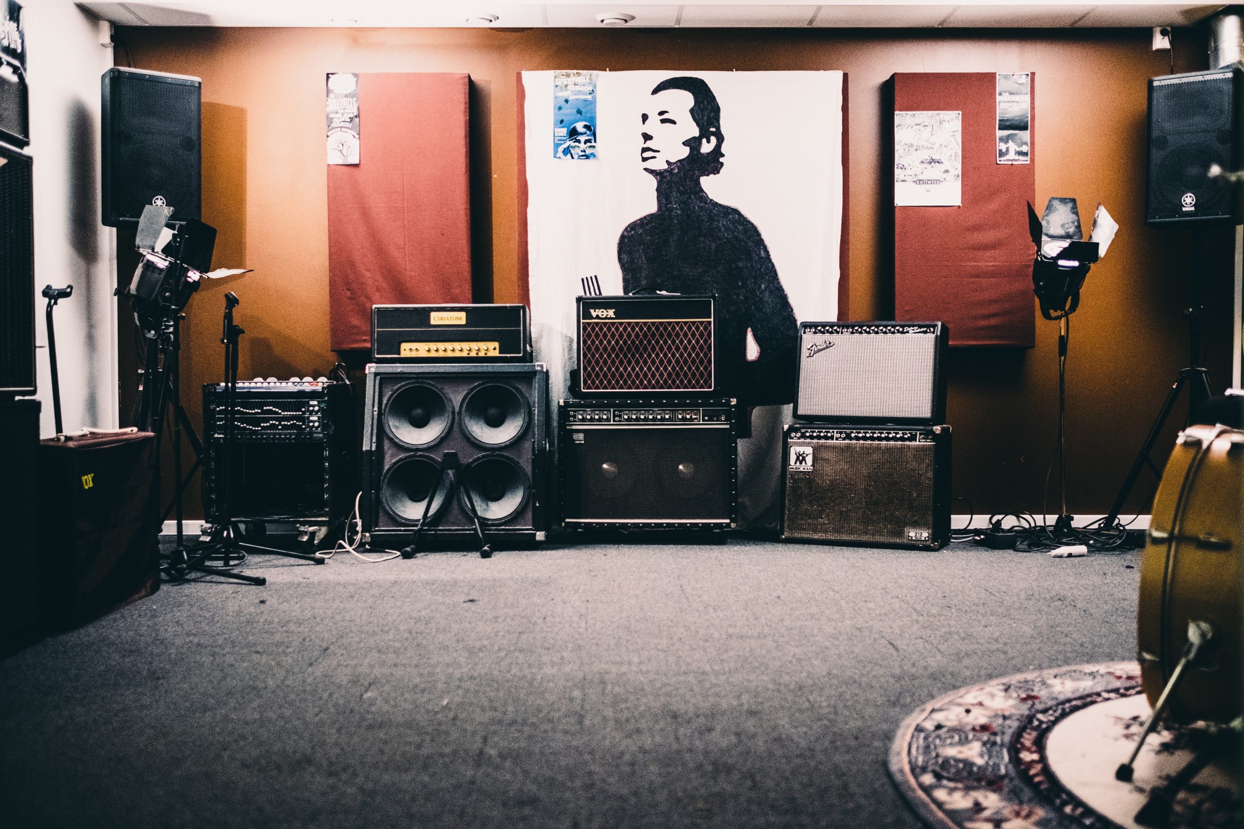 Empty rehearsal room of a band with equipment | Effective band rehearsals