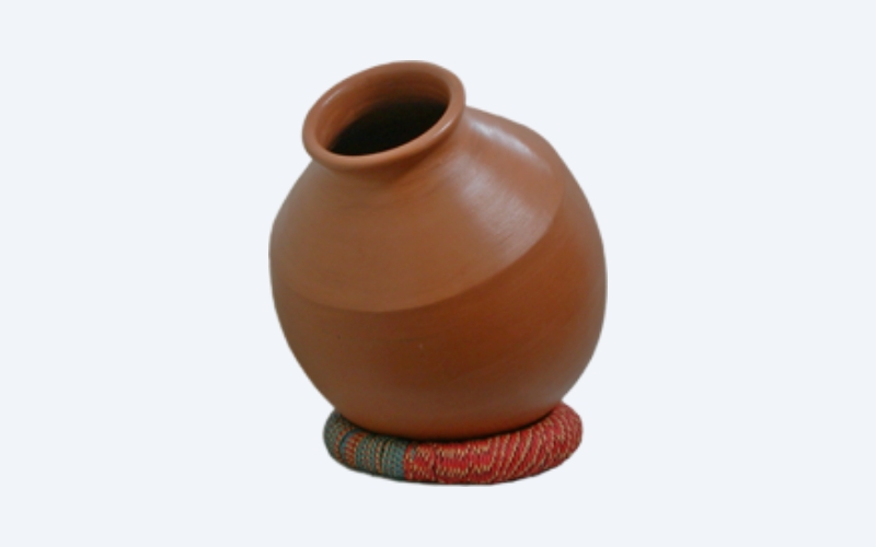 Das Ghatam ist ein Tongefäß, das als Perkussionsinstrument in der südindischen klassischen Musik verwendet wird