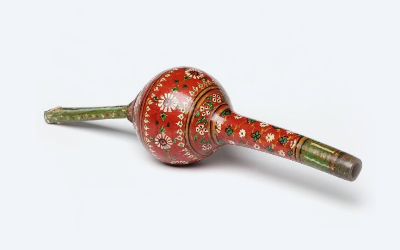 Das Pungi, bekannt als "Schlangenbeschwörerflöte", ist ein Doppelrohrblasinstrument mit einem harten, durchdringenden Klang.
